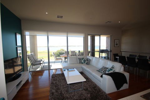 LJ Hooker Goolwa Holiday Rentals - 42 Underwood Avenue, Goolwa Beach - Tourism Noosa 0