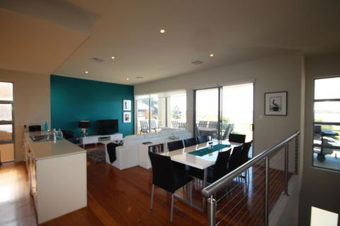 LJ Hooker Goolwa Holiday Rentals - 42 Underwood Avenue, Goolwa Beach - Tourism Noosa 2