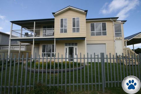 LJ Hooker Goolwa Holiday Rentals - 42 Underwood Avenue, Goolwa Beach - Tourism Noosa 4