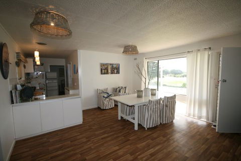 LJ Hooker Goolwa Holiday Rentals - 42 Underwood Avenue, Goolwa Beach - Tourism Noosa 8