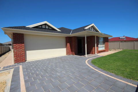 LJ Hooker Goolwa Holiday Rentals - 42 Underwood Avenue, Goolwa Beach - Tourism Noosa 16