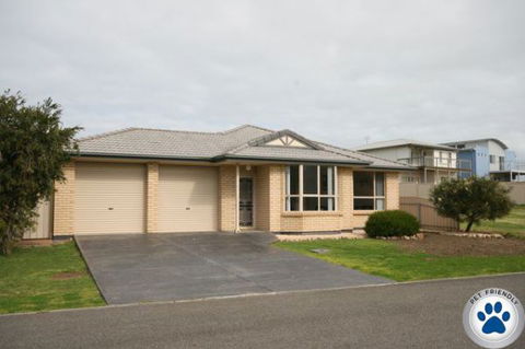 LJ Hooker Goolwa Holiday Rentals - 42 Underwood Avenue, Goolwa Beach - Tourism Noosa 20