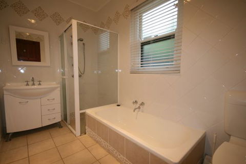 LJ Hooker Goolwa Holiday Rentals - 42 Underwood Avenue, Goolwa Beach - Tourism Noosa 26