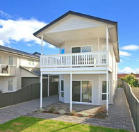 Century 21 SouthCoast White Caps - Tourism Noosa