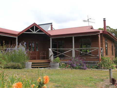 Eagle's Roost Farmstay B&B - Tourism Noosa 0