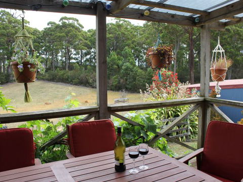 Eagle's Roost Farmstay B&B - Tourism Noosa 3