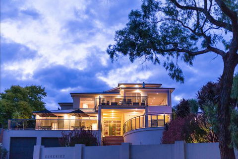 Eugenie's Luxury Accommodation - Tourism Noosa 0