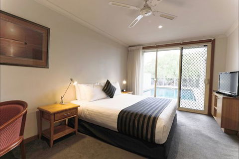 Eugenie's Luxury Accommodation - Tourism Noosa 3