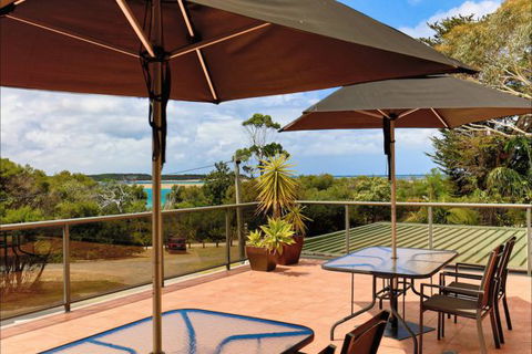 Eugenie's Luxury Accommodation - Tourism Noosa 6