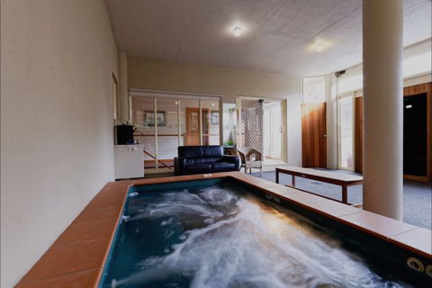 Eugenie's Luxury Accommodation - Tourism Noosa 7