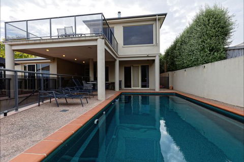 Eugenie's Luxury Accommodation - Tourism Noosa 8