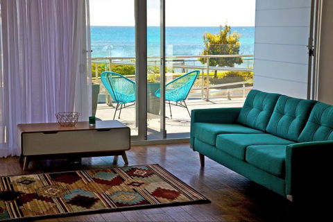 Penguin Beachfront Apartments - Tourism Noosa 2