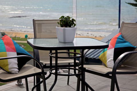 Penguin Beachfront Apartments - Tourism Noosa 6