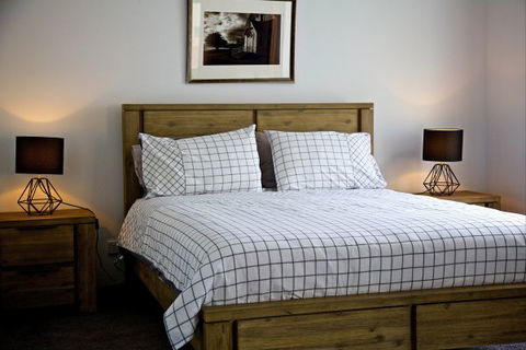 Penguin Beachfront Apartments - Tourism Noosa 8