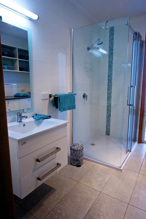 Penguin Beachfront Apartments - Tourism Noosa 9