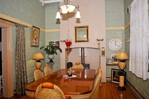 Must Love Dogs B&B And Self-Contained Cottage - Tourism Noosa 8