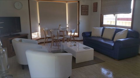 Must Love Dogs B&B And Self-Contained Cottage - Tourism Noosa 9