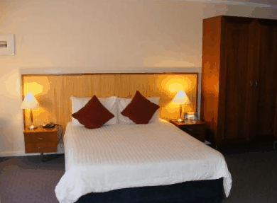 Ocean Beach Hotel - Tourism Noosa