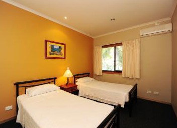 Portside Executive Apartments - Tourism Noosa 0