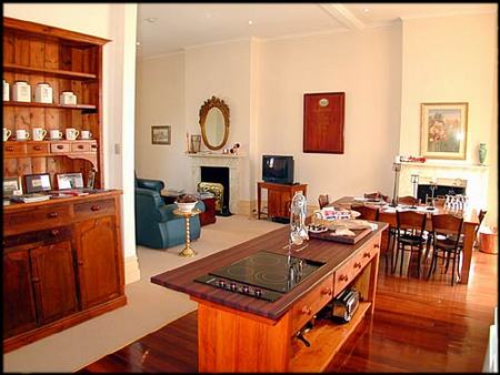 Fire Station Inn - Tourism Noosa 2
