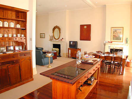 Fire Station Inn - Tourism Noosa 5