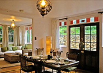 Gardenia House - Tourism Noosa 0