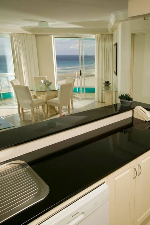 Ocean Plaza Resort - Coolangatta - Tourism Noosa 2