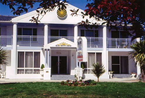 Blue & White Lodge - Tourism Noosa 2