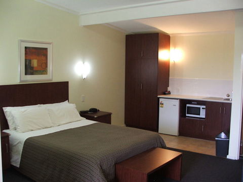 Comfort Inn Scotty's - Tourism Noosa 1