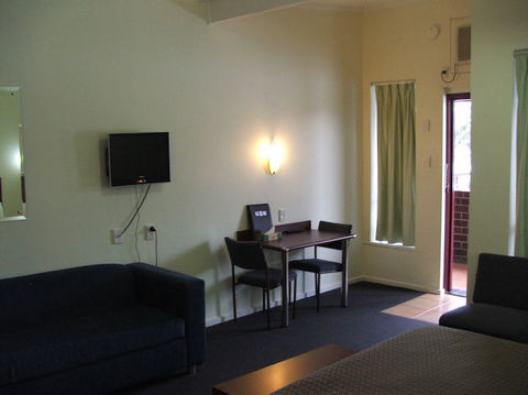 Comfort Inn Scotty's - Tourism Noosa 2