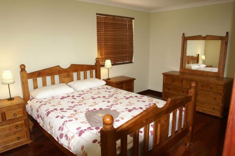 Four Elements Farmstay - Tourism Noosa 0