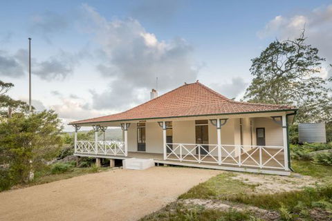 Hilltop Cottage - Tourism Noosa 0