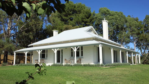 Orchard House - Tourism Noosa 0