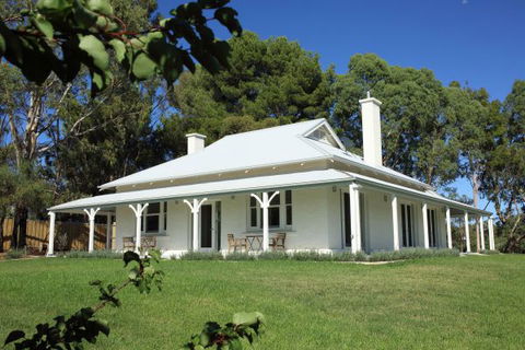 Orchard House - Tourism Noosa 1
