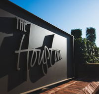 The Houston Wagga - Tourism Noosa