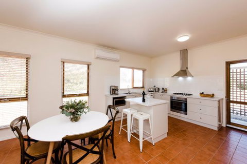 Cottage On The Murray - Tourism Noosa 4