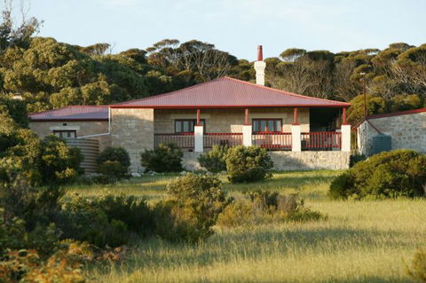 Engineers Lodge - Tourism Noosa 0