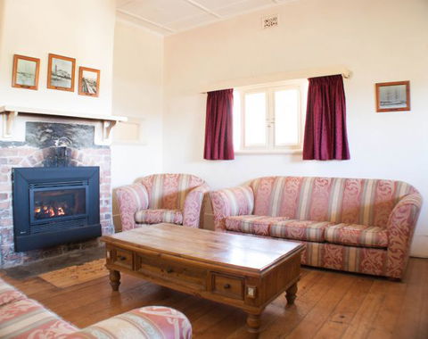 Engineers Lodge - Tourism Noosa 1