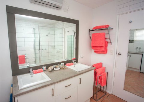 Arlingtons Accommodation - Tourism Noosa 2