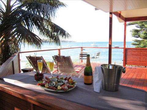 Bundeena Beach Hut - Tourism Noosa 0