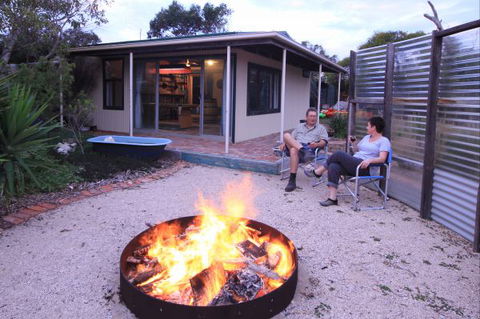 Coorong Cabins - Tourism Noosa 6