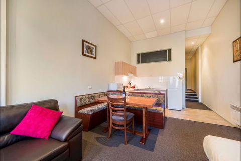 Falls Creek Country Club - Tourism Noosa 7