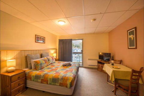 Falls Creek Country Club - Tourism Noosa 8