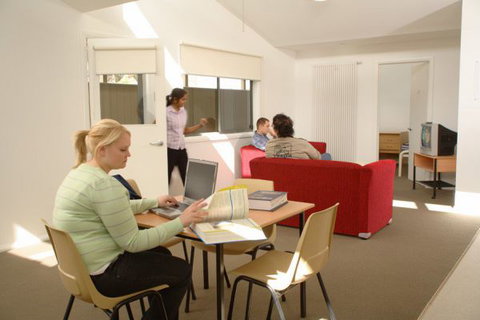 FedUni Living - Tourism Noosa 4