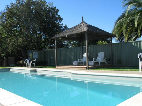 Golden Chain Wine Village Motor Inn - Tourism Noosa 0