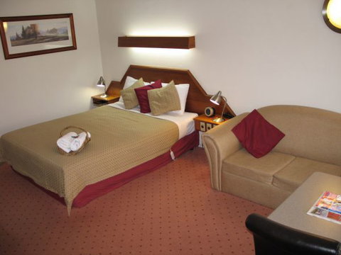 Golden Chain Wine Village Motor Inn - Tourism Noosa 6