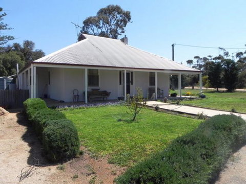 Great Grandpa Henry Retreat - Tourism Noosa 0