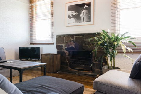 Mount Ophir Estate - The Gatehouse - Tourism Noosa 0