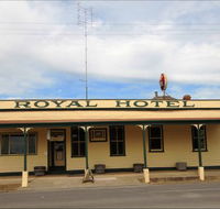 Royal Hotel Snake Valley - Tourism Noosa