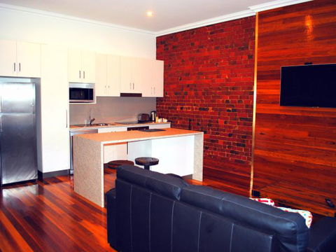 Sublime Spa Apartments On Murphy - Tourism Noosa 0